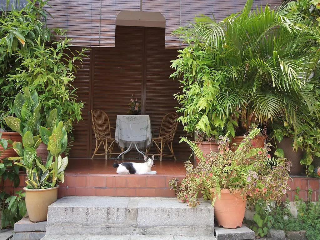 Cocoa Mews Cafe And Homestay George Town